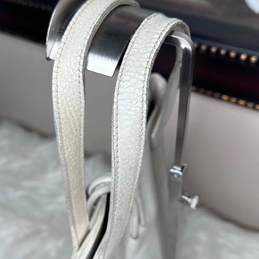 Elegant Burberry White Leather Tote Bag - Picture 8 of 16